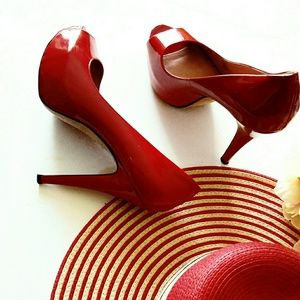 ¡Just In! Award Winner🎉Vince Camuto Red Hot Heels